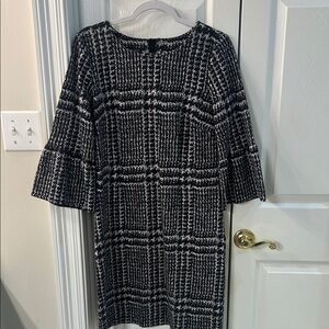 Talbots Black and White Stretch Knit Flare Sleeve Dress SZ 10P